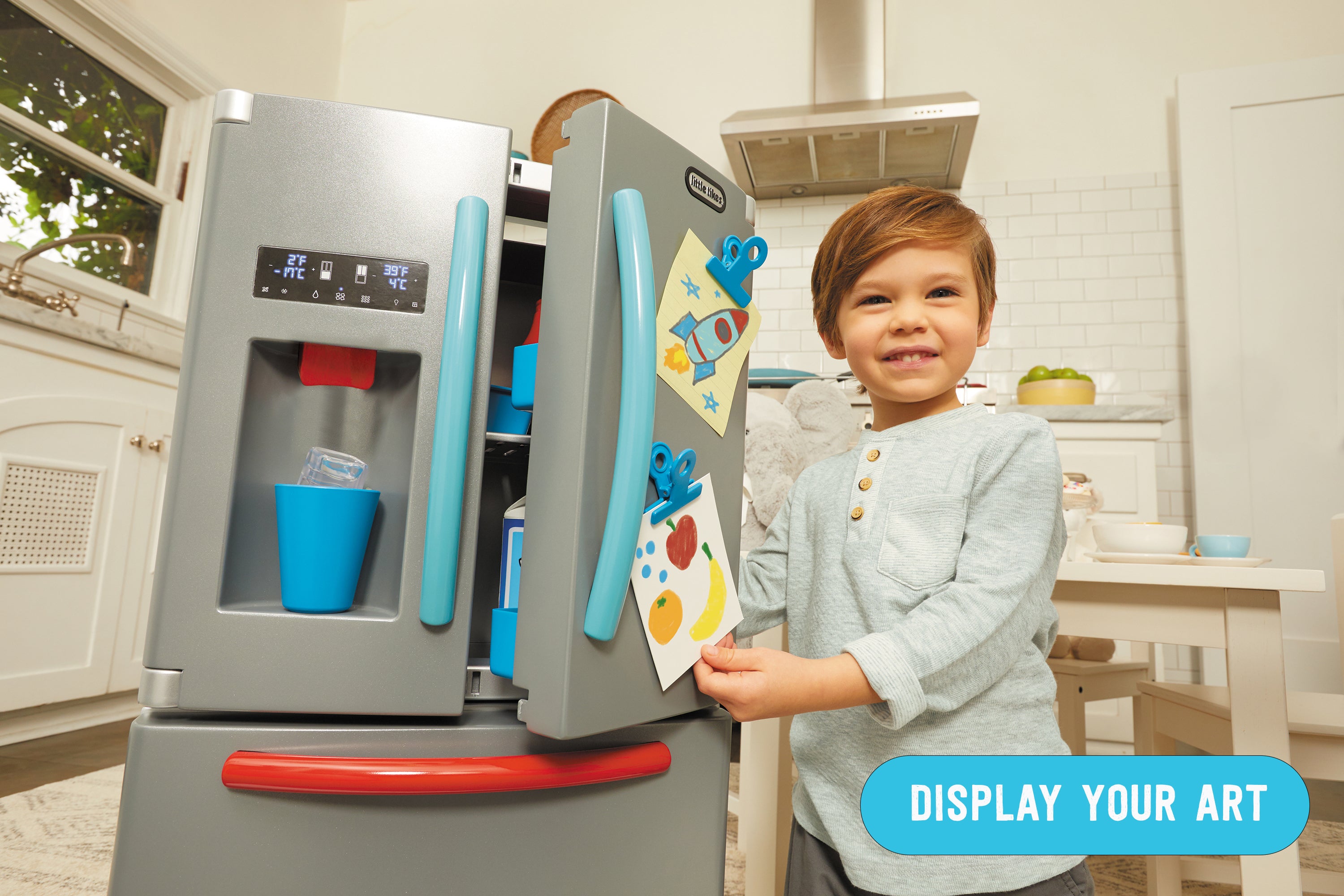 Working ice dispenser dropping plastic ice cubes in Little Tikes Fridge.
